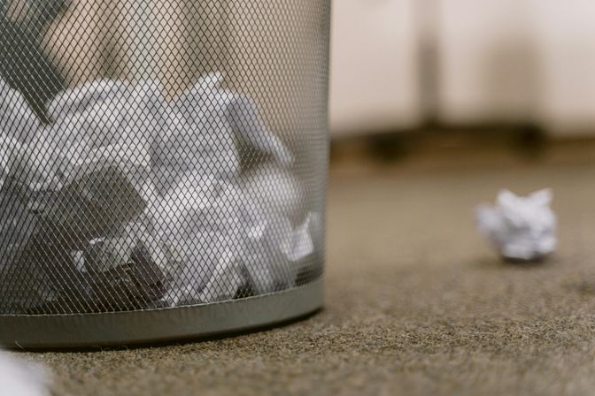 A trash can symbolising the illusion of data deletion.